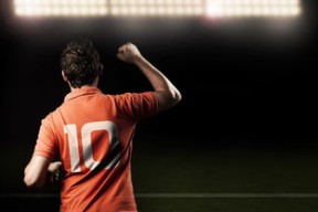 裁判团队在赛后公开说明争议判罚理由，裁判宣布比赛开始