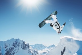 上海海港能否中超三连冠？北京国安变成保级裁决官，上海海港vs国安