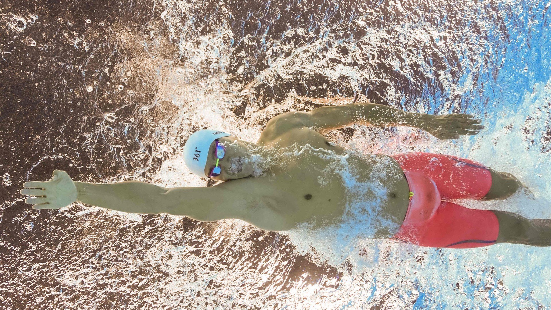 柯尔赞200米仰泳冲刺阶段表现抢眼